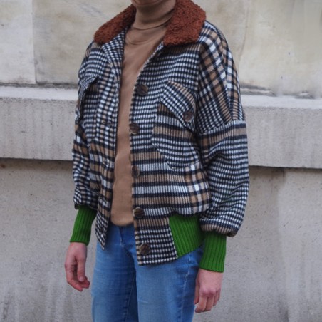 Blouson à grand carreaux prince de Galles et col fourrure marron