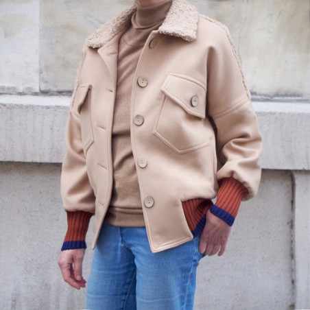 Blouson beige avec fourrure manches longues