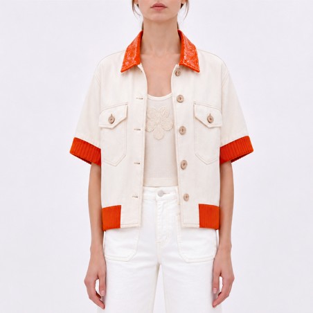 Blouson écru manches  courtes avec bord côte et col orange