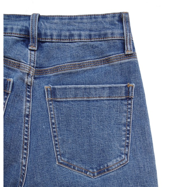 Jeans bleu avec poches sur le devant